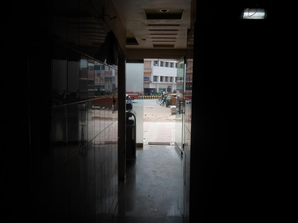 Hotel Atithi อาเมดาบัด ภายนอก รูปภาพ