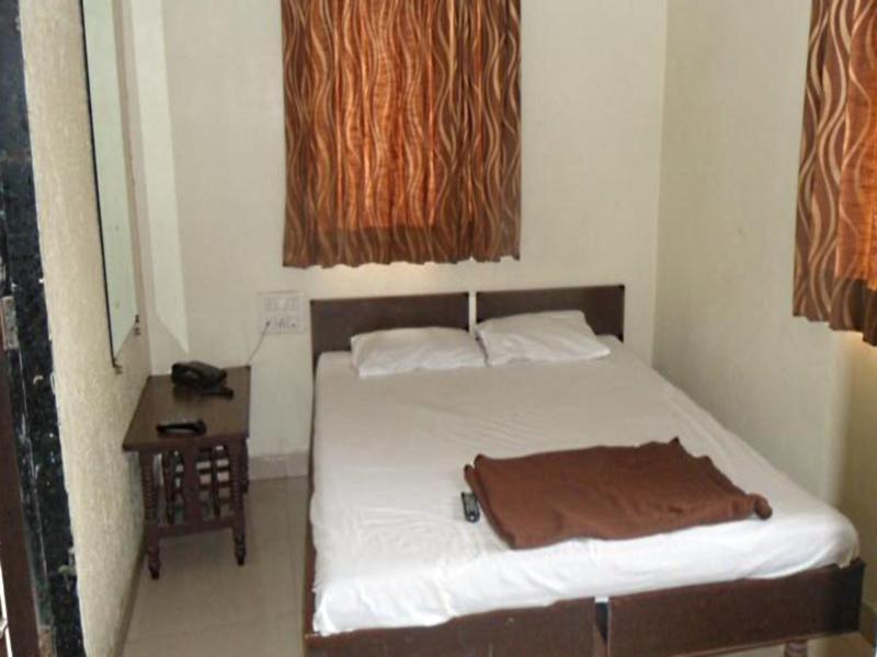 Hotel Atithi อาเมดาบัด ภายนอก รูปภาพ